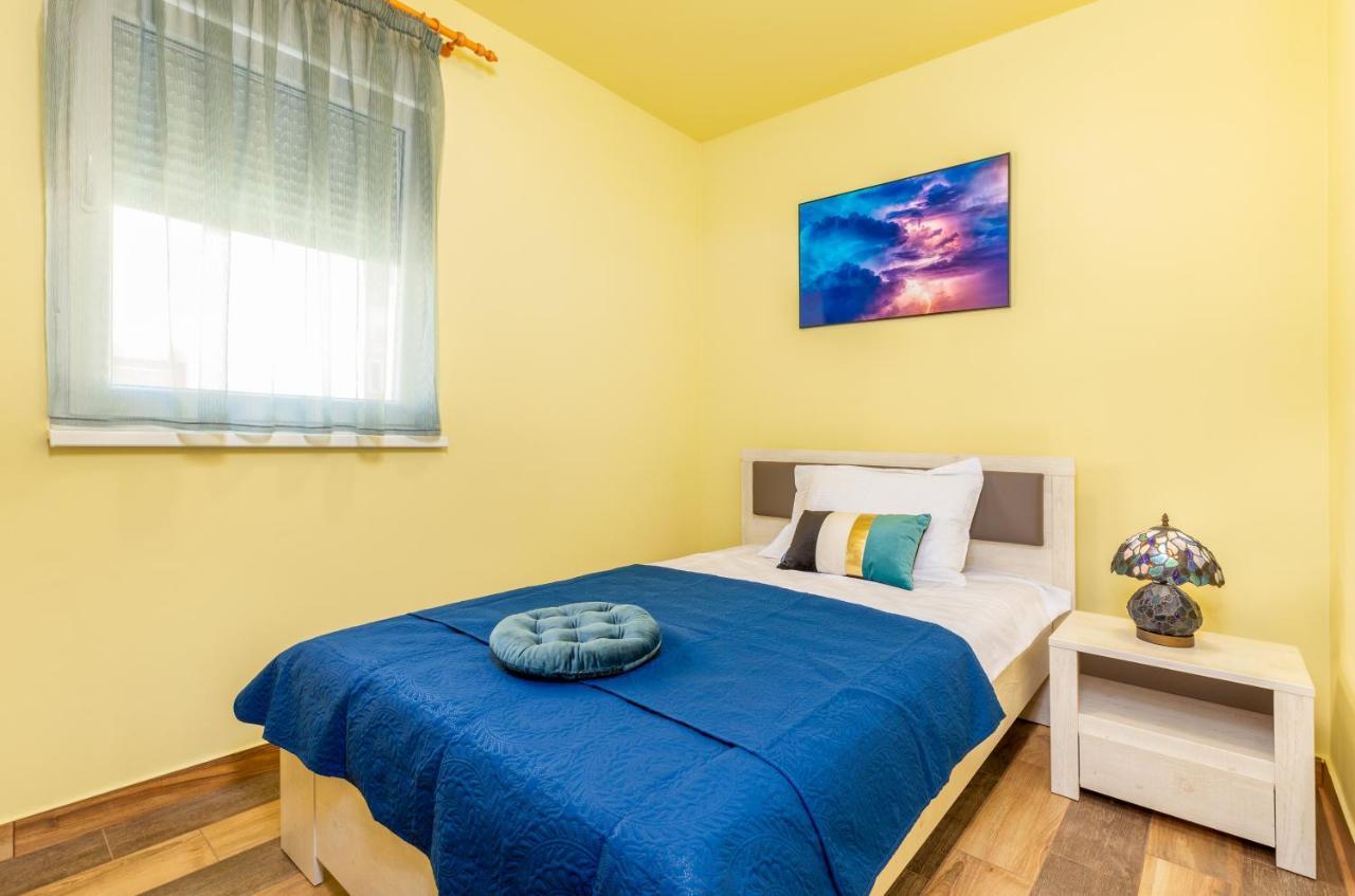 Apartmani Monte Pula Ngoại thất bức ảnh