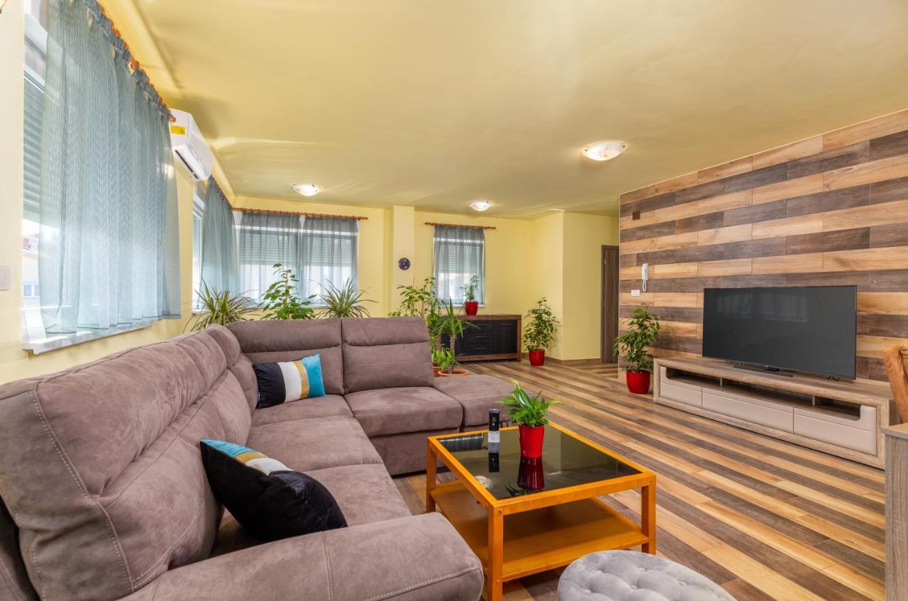 Apartmani Monte Pula Ngoại thất bức ảnh