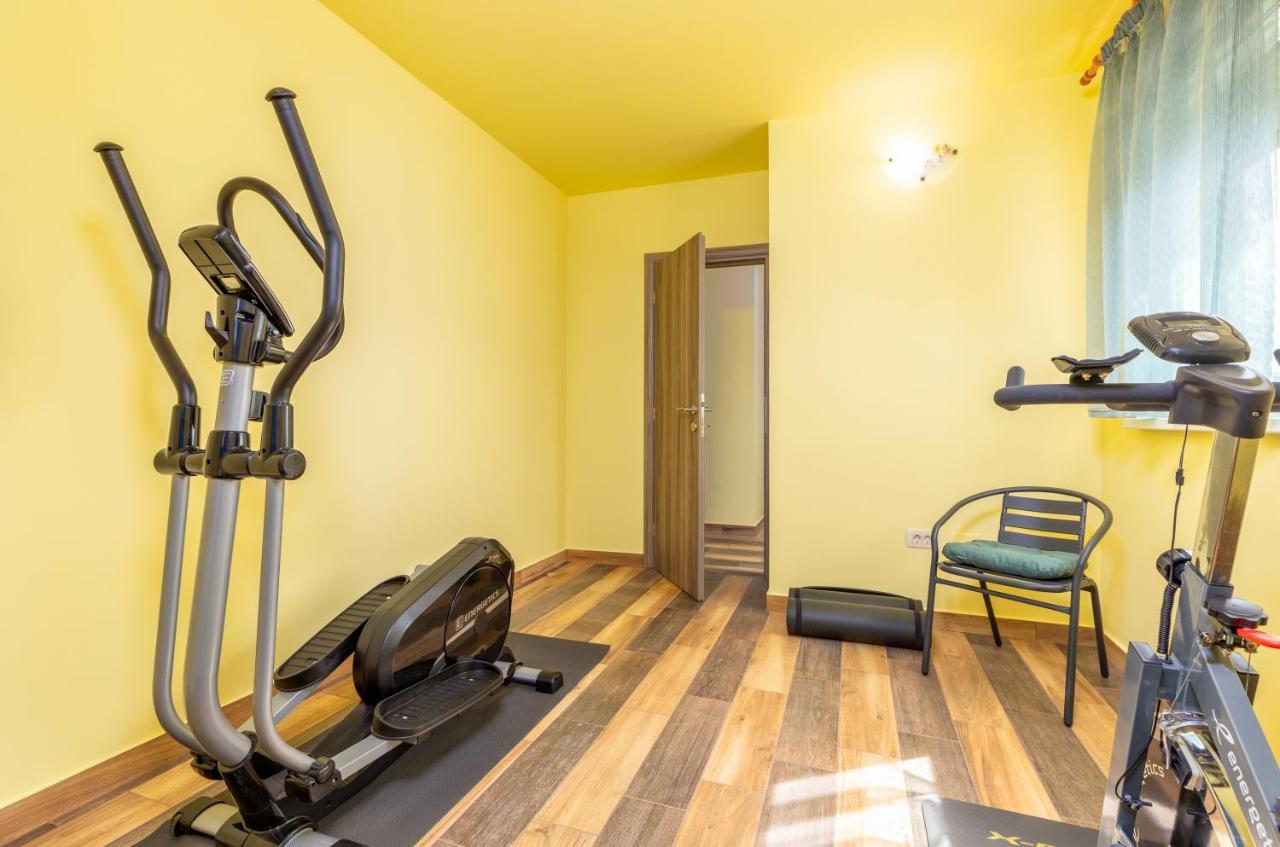Apartmani Monte Pula Ngoại thất bức ảnh