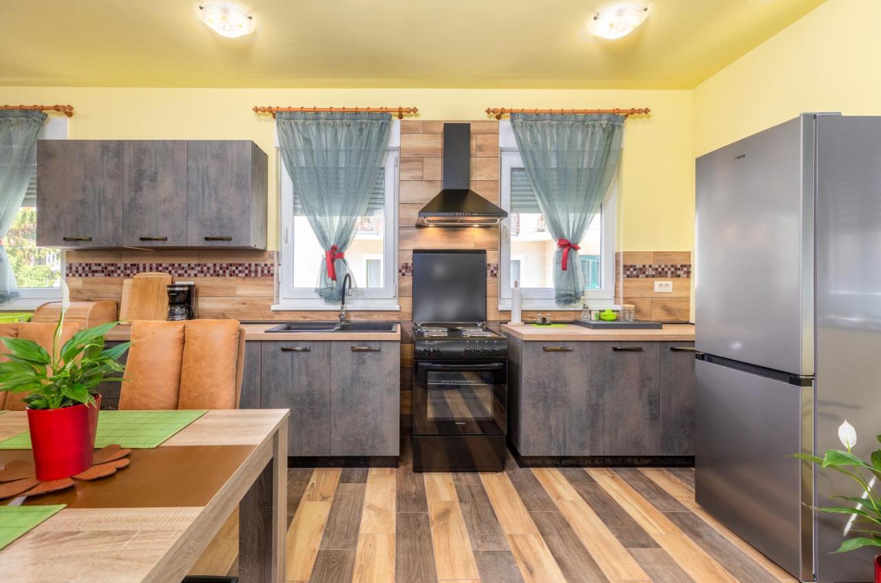 Apartmani Monte Pula Ngoại thất bức ảnh