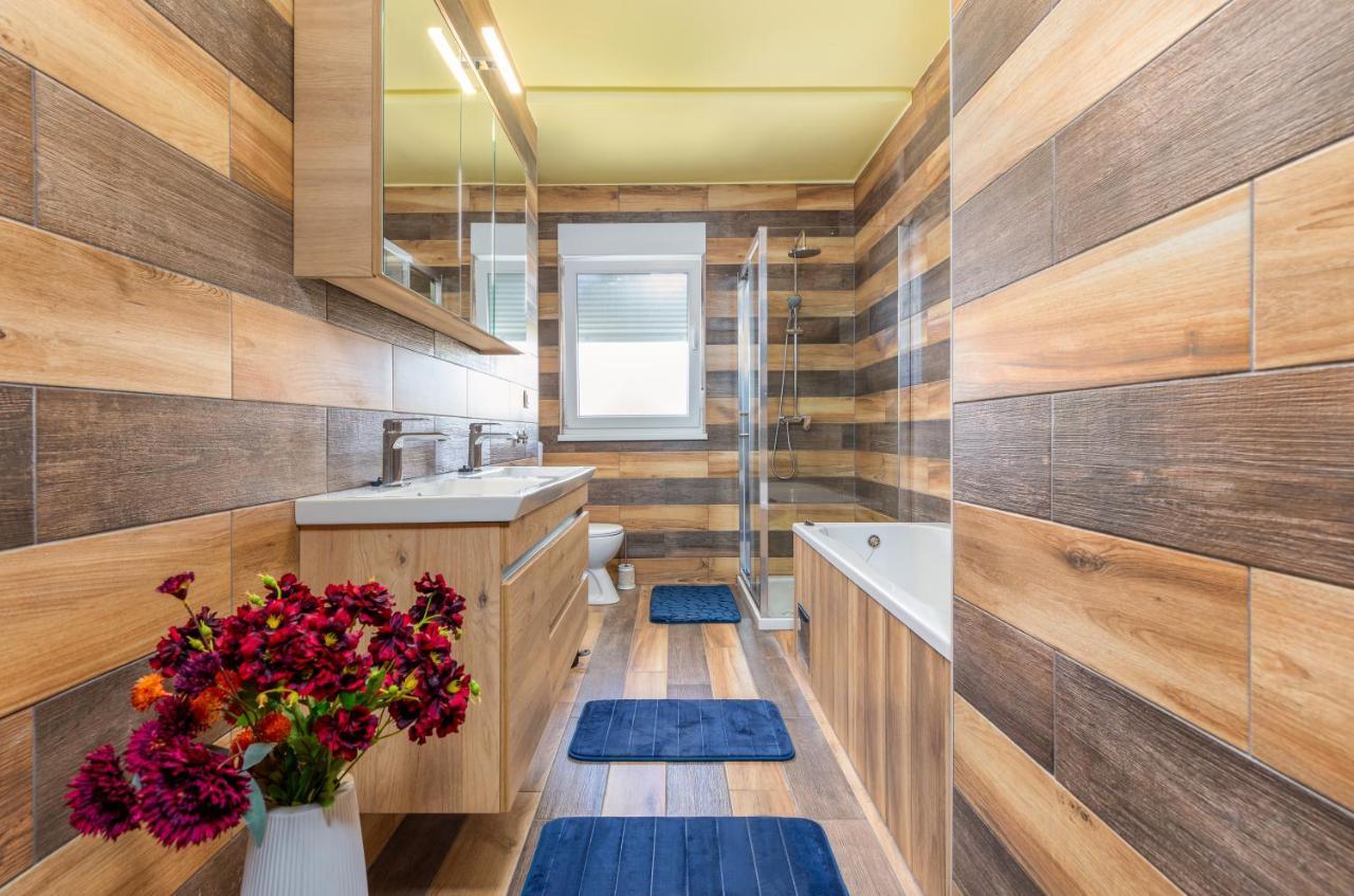 Apartmani Monte Pula Ngoại thất bức ảnh