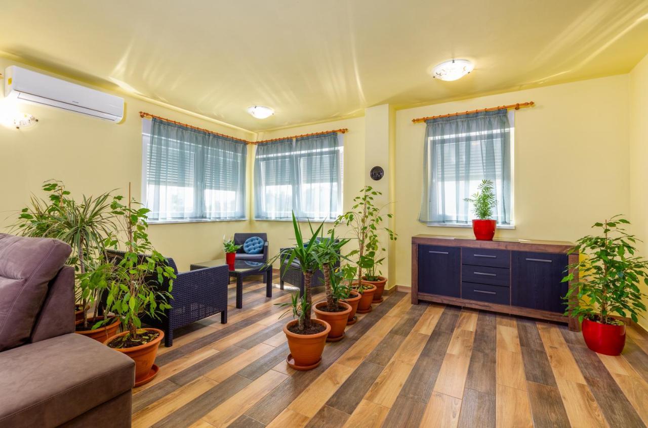 Apartmani Monte Pula Ngoại thất bức ảnh