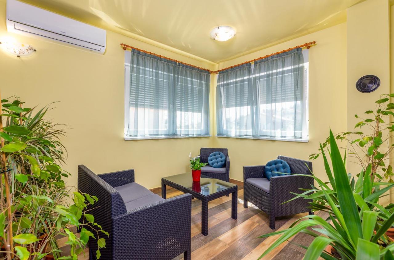 Apartmani Monte Pula Ngoại thất bức ảnh
