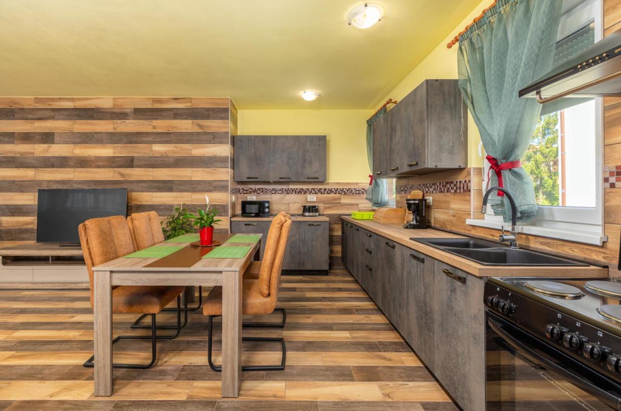 Apartmani Monte Pula Ngoại thất bức ảnh
