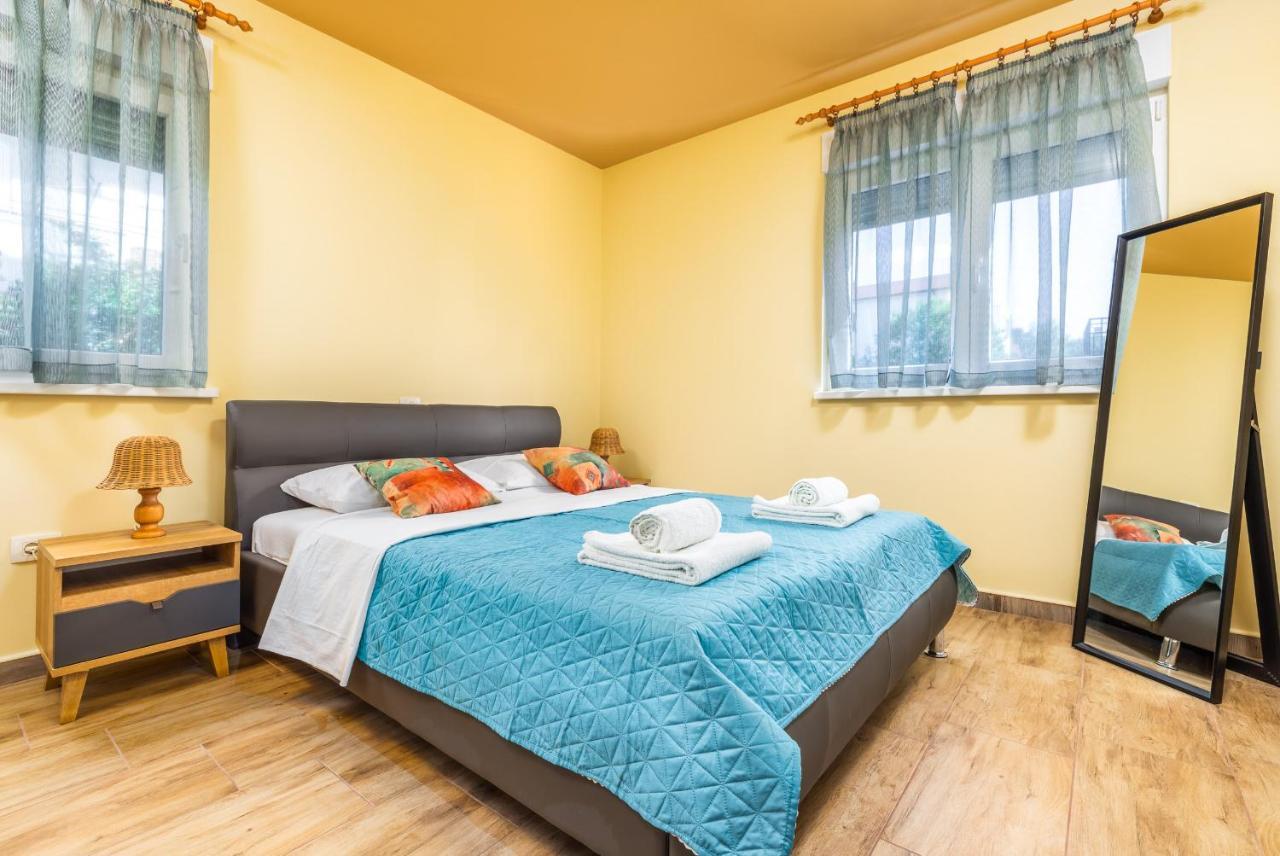 Apartmani Monte Pula Ngoại thất bức ảnh