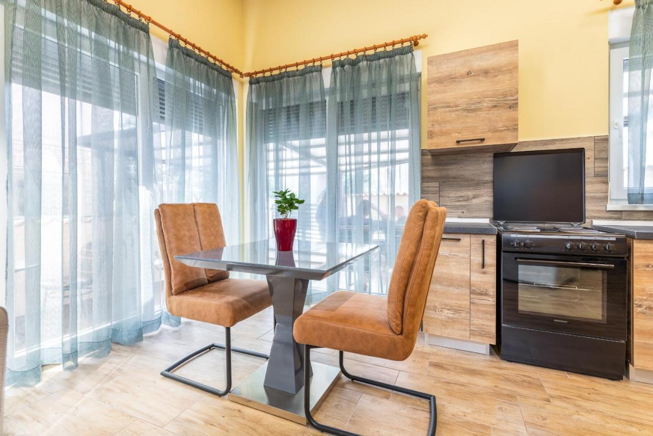 Apartmani Monte Pula Ngoại thất bức ảnh