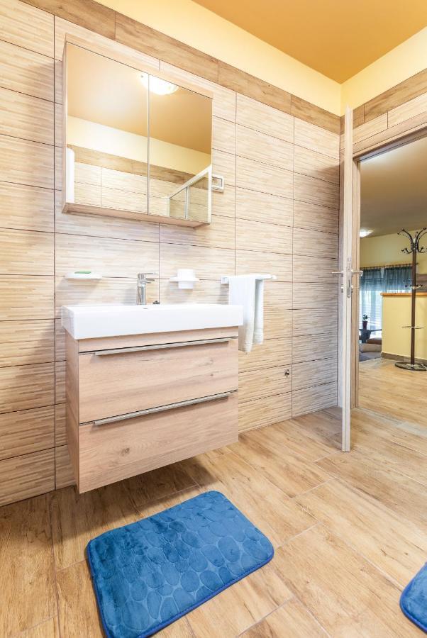 Apartmani Monte Pula Ngoại thất bức ảnh