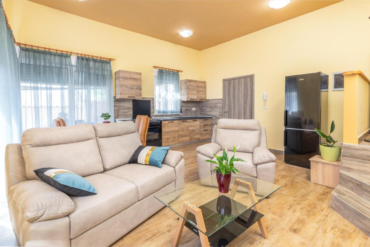 Apartmani Monte Pula Ngoại thất bức ảnh