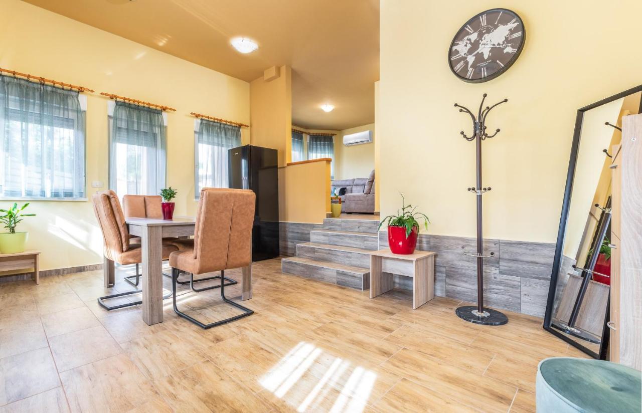 Apartmani Monte Pula Ngoại thất bức ảnh