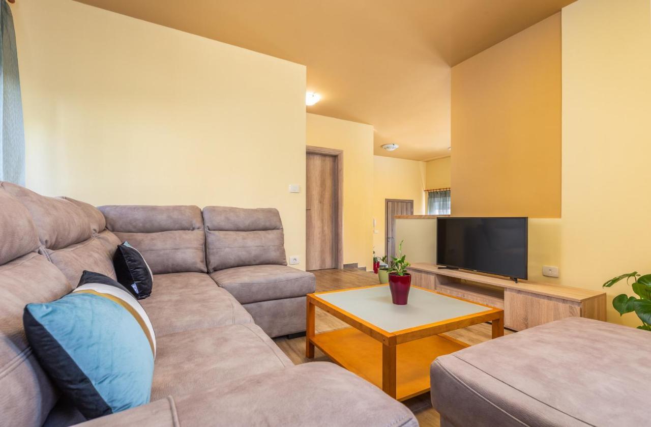 Apartmani Monte Pula Ngoại thất bức ảnh