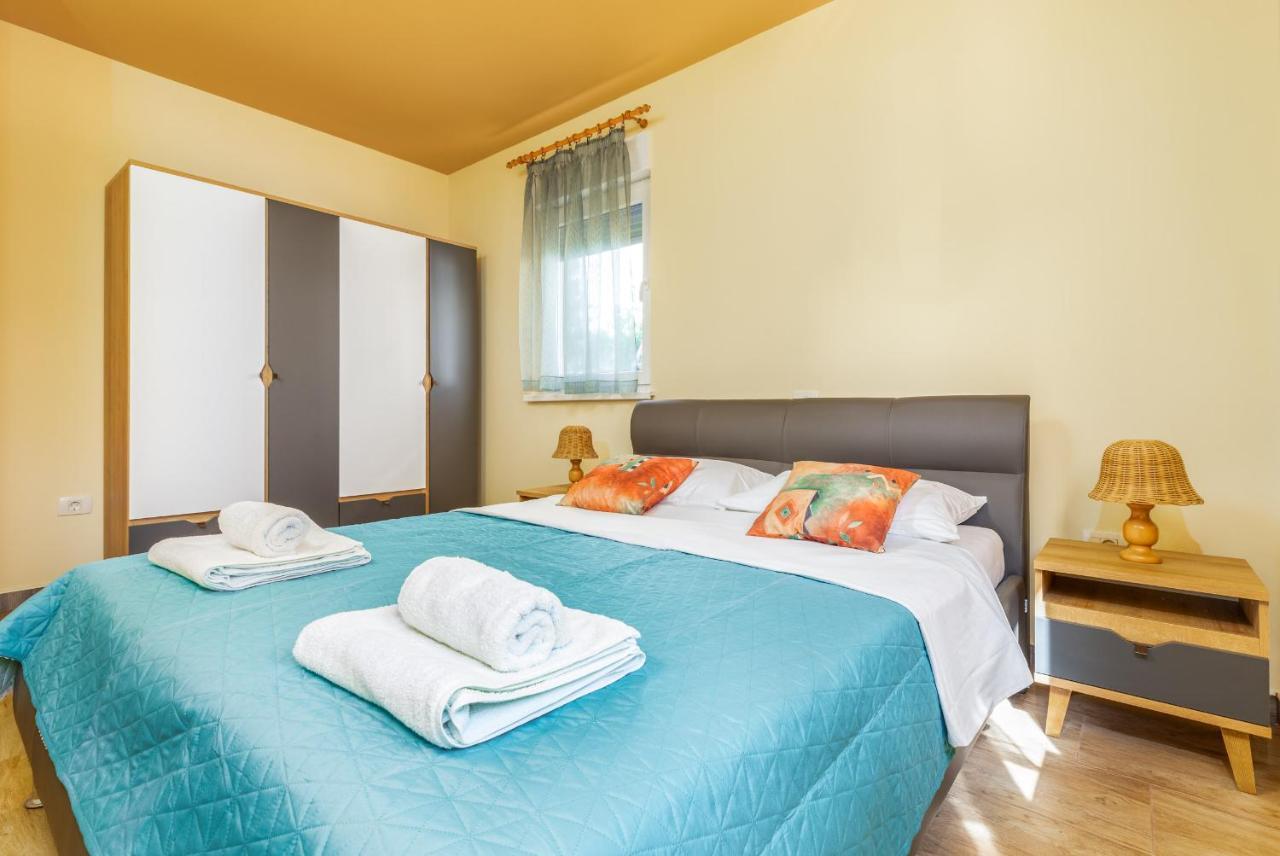 Apartmani Monte Pula Ngoại thất bức ảnh